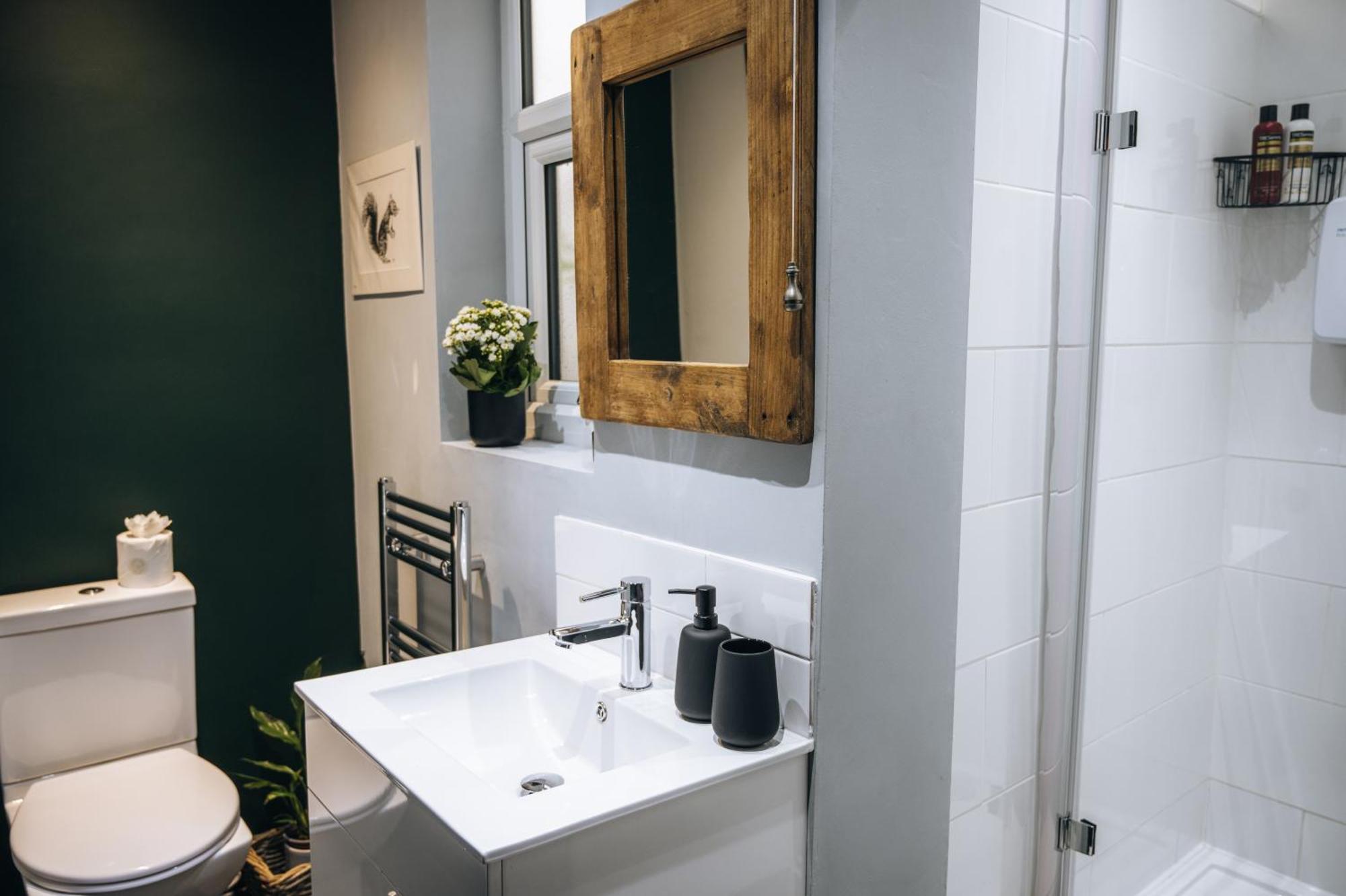 The Bolt Hole - Stratford Upon Avon - Central - Free Offstreet Parking - 2 Bed Luxury Apartment Exterior photo